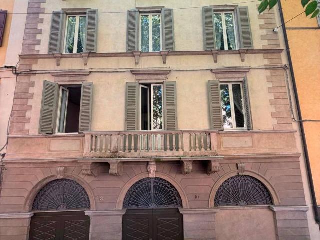 Palazzo / Stabile in vendita a Bergamo BG