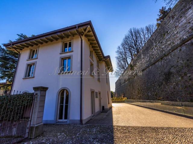 Palazzo / Stabile in vendita a Bergamo BG