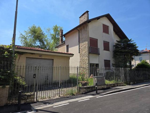 Palazzo / Stabile in vendita a Bergamo BG