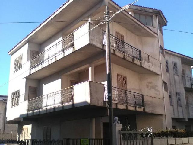 Palazzo / Stabile in vendita a Bianco RC