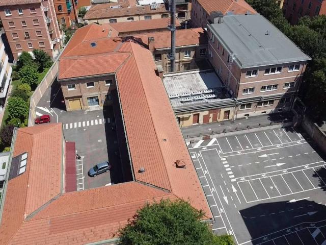 Palazzo / Stabile in vendita a Bologna BO