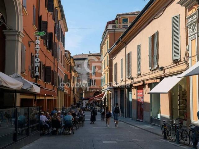 Palazzo / Stabile in vendita a Bologna BO