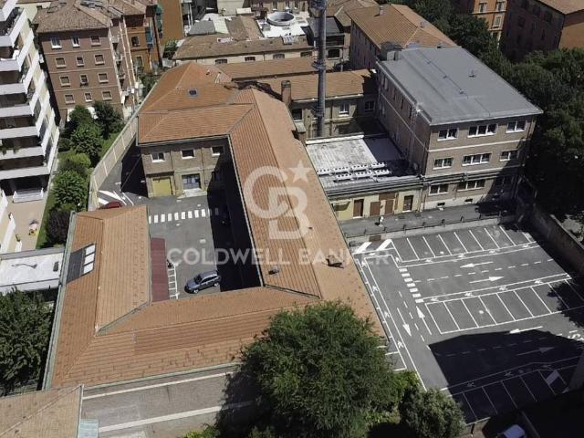 Palazzo / Stabile in vendita a Bologna BO