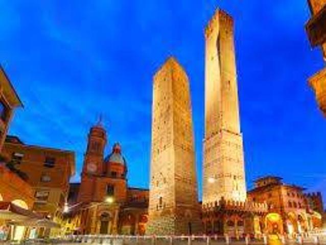 Palazzo / Stabile in vendita a Bologna BO