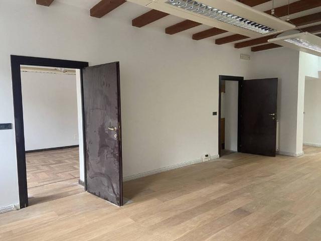 Palazzo / Stabile in vendita a Bolzano BZ