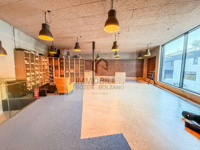 Palazzo / Stabile in vendita a Bolzano BZ