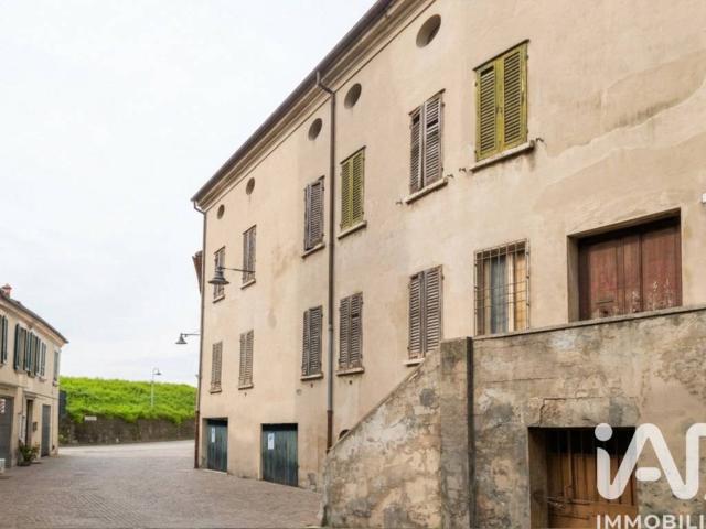 Palazzo / Stabile in vendita a Bondeno FE