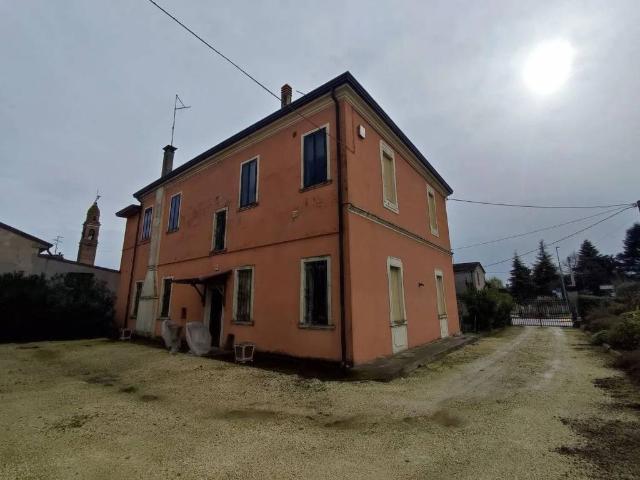 Palazzo / Stabile in vendita a Boschi Sant'Anna VR