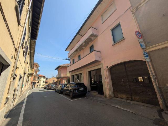 Palazzo / Stabile in vendita a Borgo Ticino NO