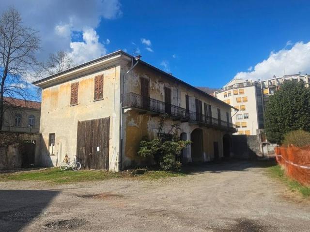 Palazzo / Stabile in vendita a Borgosesia VC