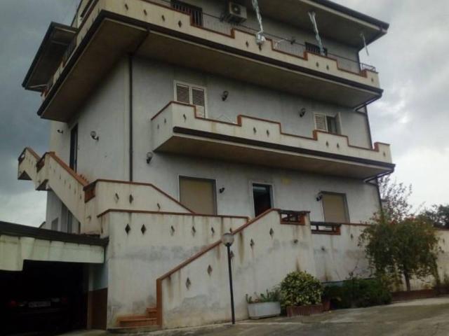 Palazzo / Stabile in vendita a Bovalino RC