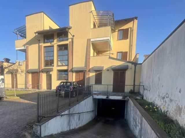Palazzo / Stabile in vendita a Bra CN
