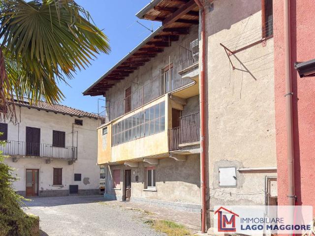 Palazzo / Stabile in vendita a Brebbia VA