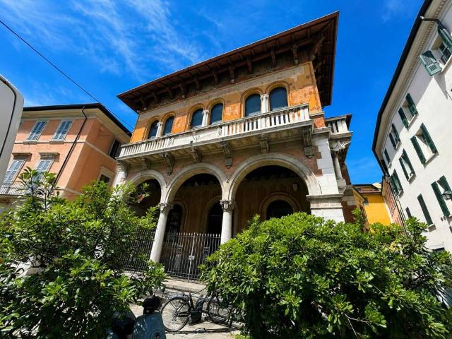 Palazzo / Stabile in vendita a Brescia BS