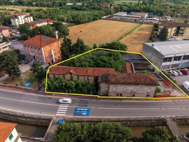 Palazzo / Stabile in vendita a Brescia BS