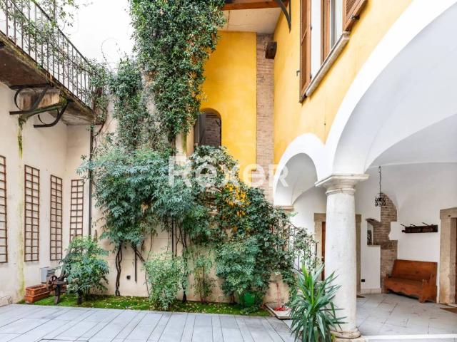 Palazzo / Stabile in vendita a Brescia BS