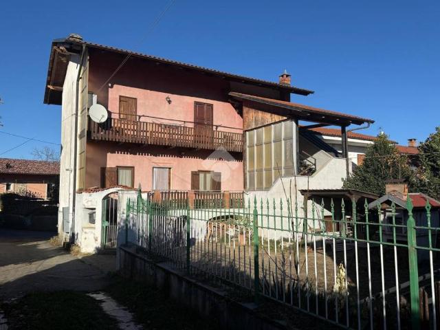 Palazzo / Stabile in vendita a Bricherasio TO