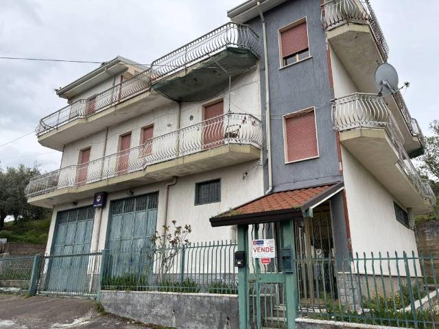 Palazzo / Stabile in vendita a Bronte CT