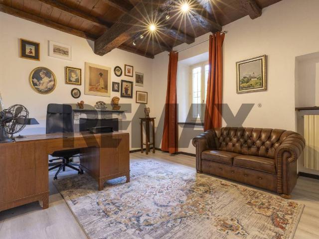 Palazzo / Stabile in vendita a Cuasso al Monte VA