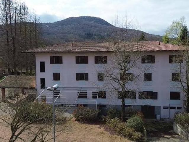Palazzo / Stabile in vendita a Cunardo VA