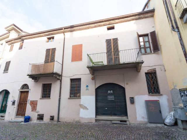 Palazzo / Stabile in vendita a Cuneo CN