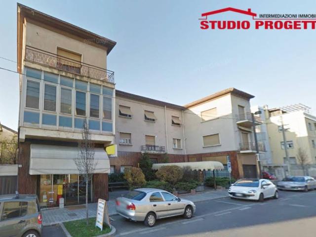 Palazzo / Stabile in vendita a Cabiate CO