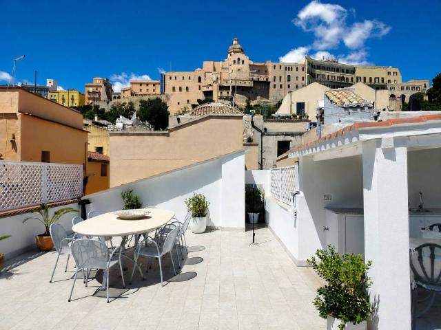 Palazzo / Stabile in vendita a Cagliari CA