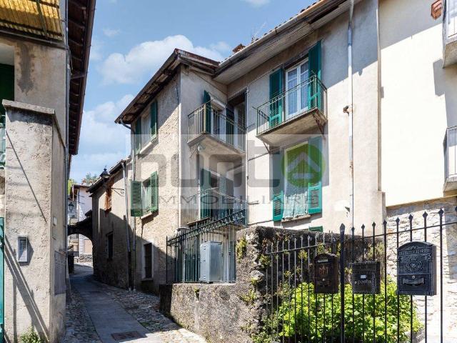 Palazzo / Stabile in vendita a Caglio CO