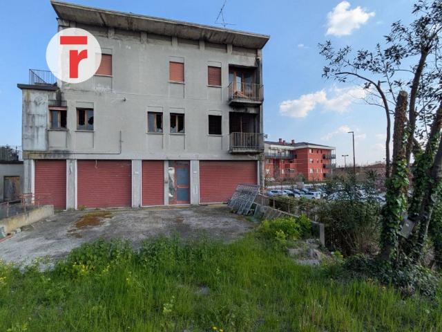 Palazzo / Stabile in vendita a Cadoneghe PD