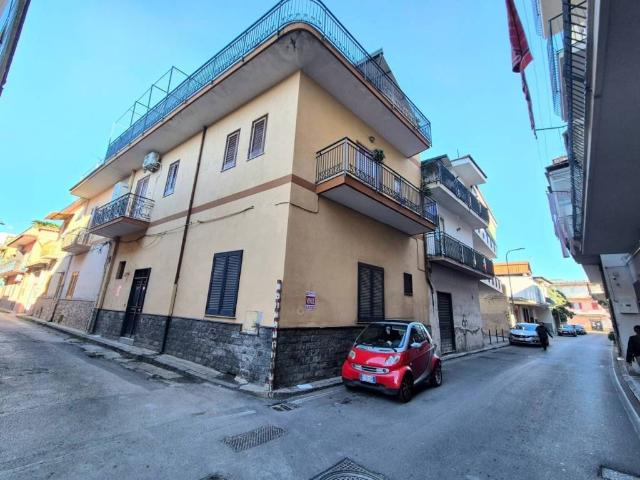 Palazzo / Stabile in vendita a Caivano NA