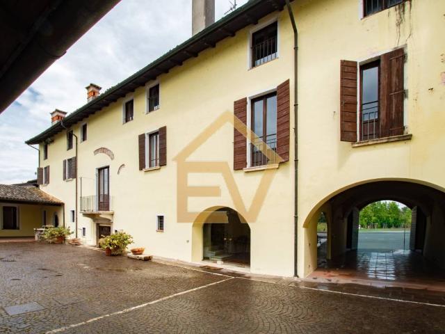 Palazzo / Stabile in vendita a Calcinato BS