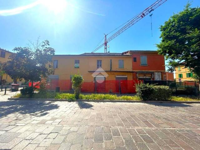 Palazzo / Stabile in vendita a Calderara di Reno BO