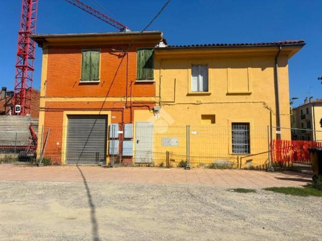 Palazzo / Stabile in vendita a Calderara di Reno BO