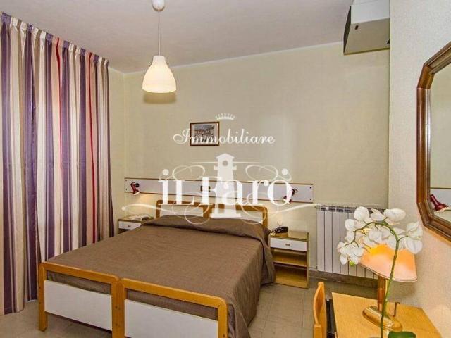 Palazzo / Stabile in vendita a Camaiore LU
