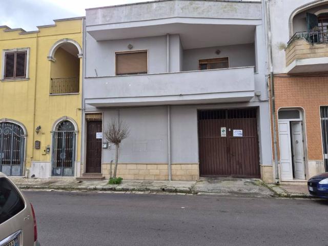 Palazzo / Stabile in vendita a Campi Salentina LE