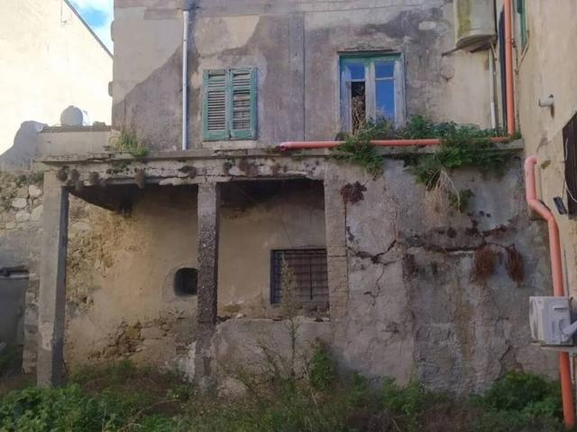 Palazzo / Stabile in vendita a Campofelice di Roccella PA