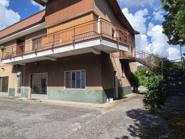 Palazzo / Stabile in vendita a Cantello VA