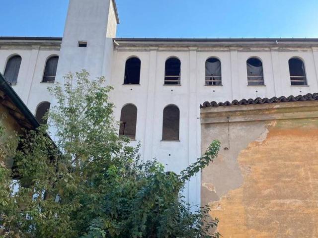 Palazzo / Stabile in vendita a Casalbuttano ed Uniti CR