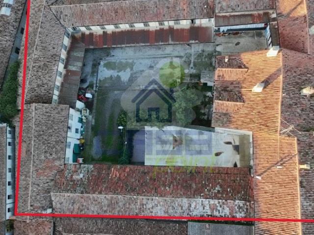 Palazzo / Stabile in vendita a Casalbuttano ed Uniti CR