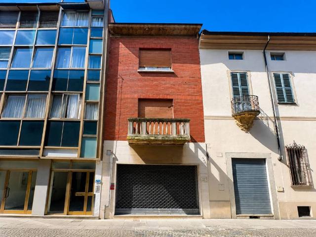 Palazzo / Stabile in vendita a Casale Monferrato AL