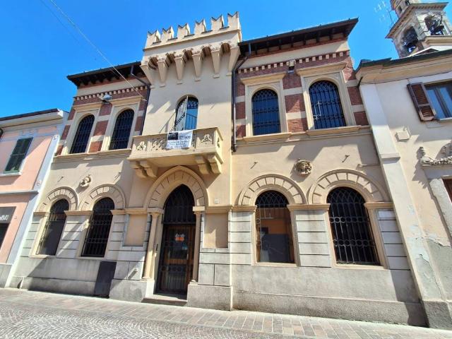 Palazzo / Stabile in vendita a Casalpusterlengo LO