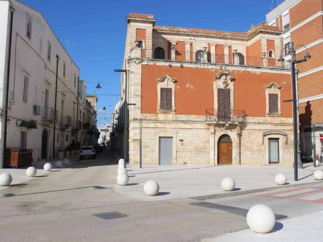 Palazzo / Stabile in vendita a Casamassima BA