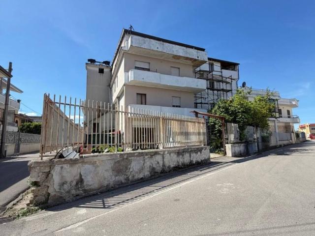 Palazzo / Stabile in vendita a Casapesenna CE