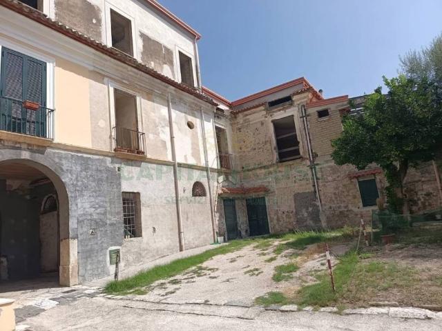 Palazzo / Stabile in vendita a Caserta CE