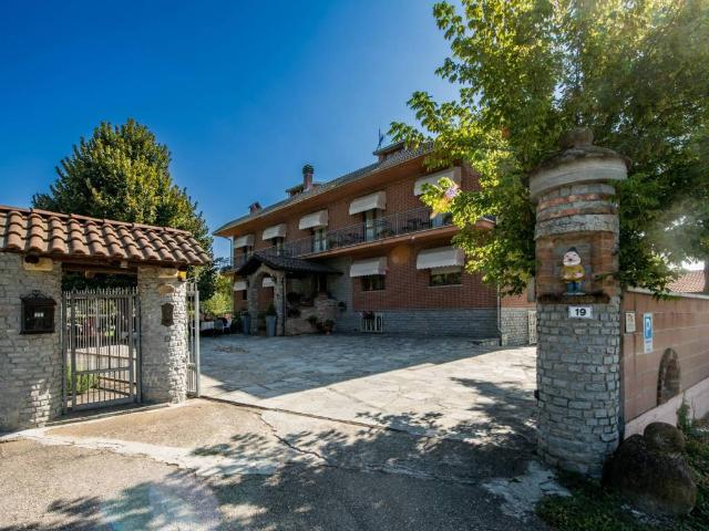 Palazzo / Stabile in vendita a Castagnole delle Lanze AT