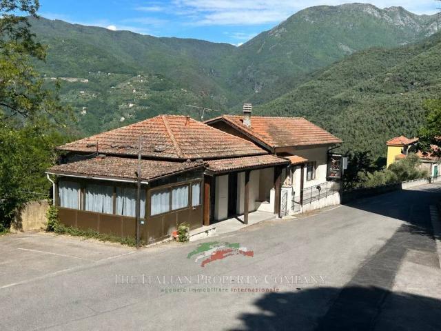 Palazzo / Stabile in vendita a Castel Vittorio IM