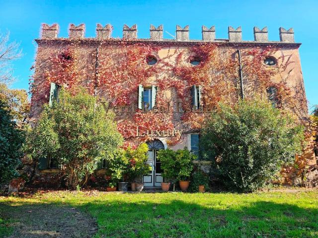 Palazzo / Stabile in vendita a Castelnuovo del Garda VR