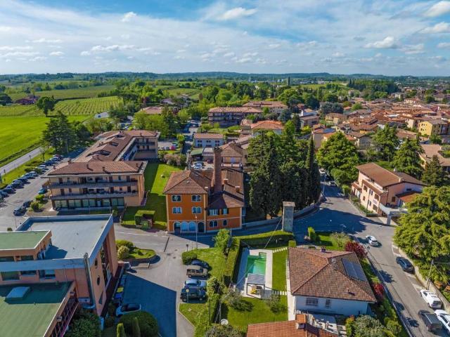Palazzo / Stabile in vendita a Castelnuovo del Garda VR