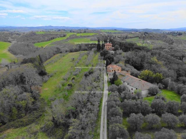 Palazzo / Stabile in vendita a Castelfiorentino FI