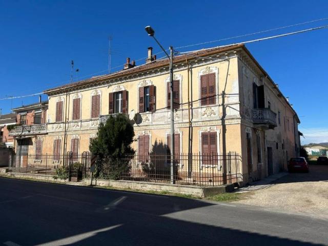 Palazzo / Stabile in vendita a Castell'Alfero AT